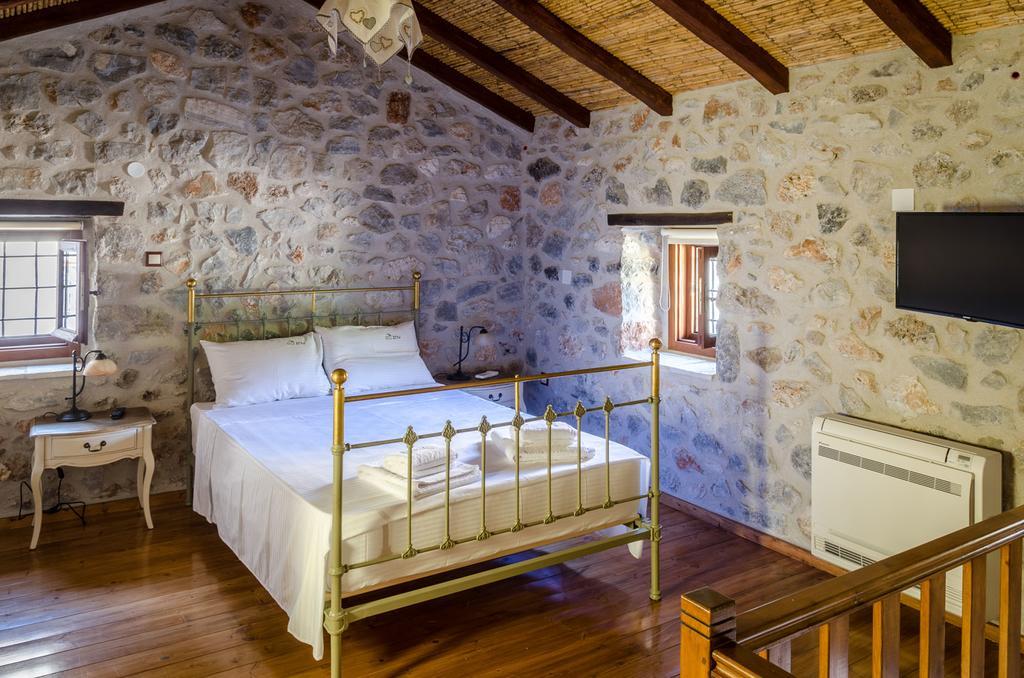 Ev Zin Apartments Leonídion Cameră foto